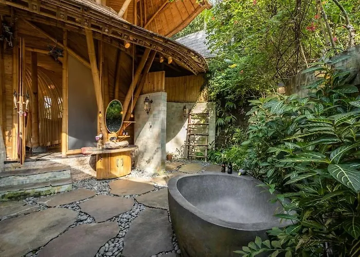Harmony House, Bamboo House With Pool View * Bringkit