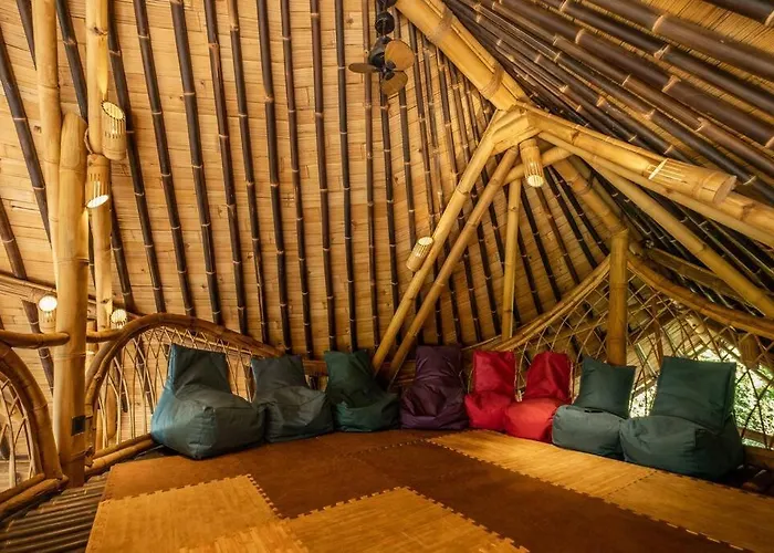 Villa Harmony House, Bamboo House With Pool View Bringkit