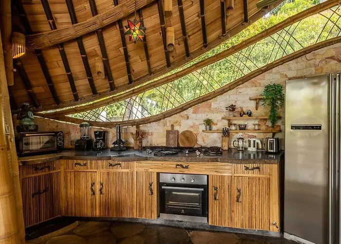 Harmony House, Bamboo House With Pool View Villa Bringkit