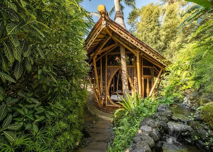 Harmony House, Bamboo House With Pool View Villa Bringkit